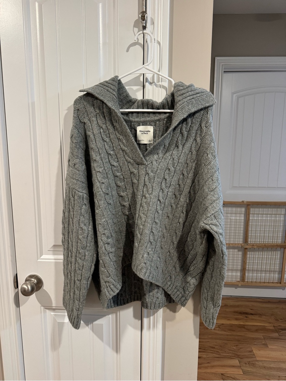 NWT Abercrombie & Fitch Women's Gray Cable-Knit Hooded Sweater - Picture 1 of 3